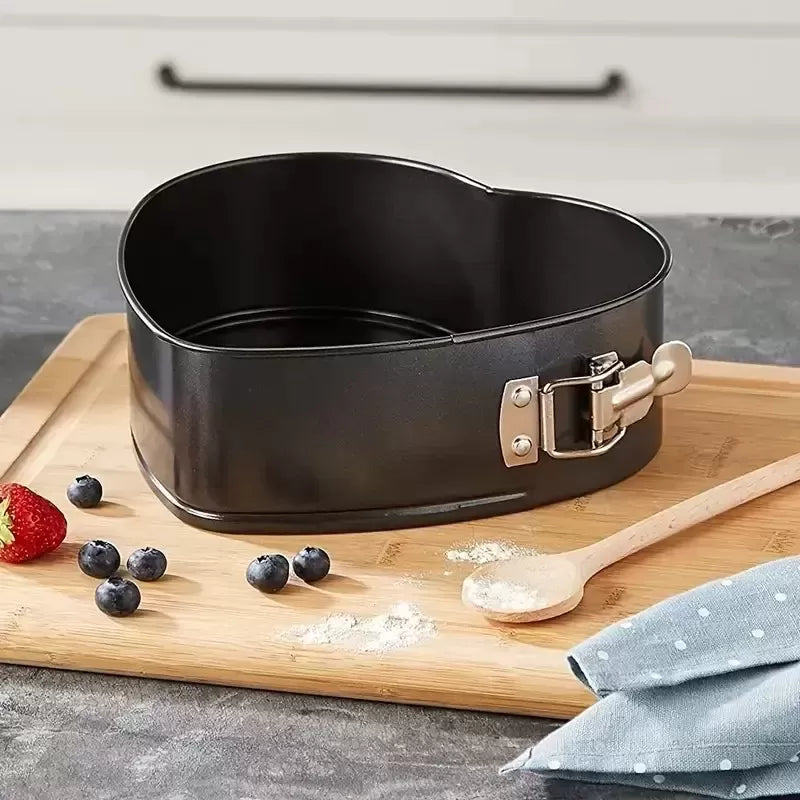 Set de 3 forme prajituri, Inima, Patrat, Rotund, Baza detasabila, acoperire antiaderenta, 24 cm/26 cm/28 cm, Negru